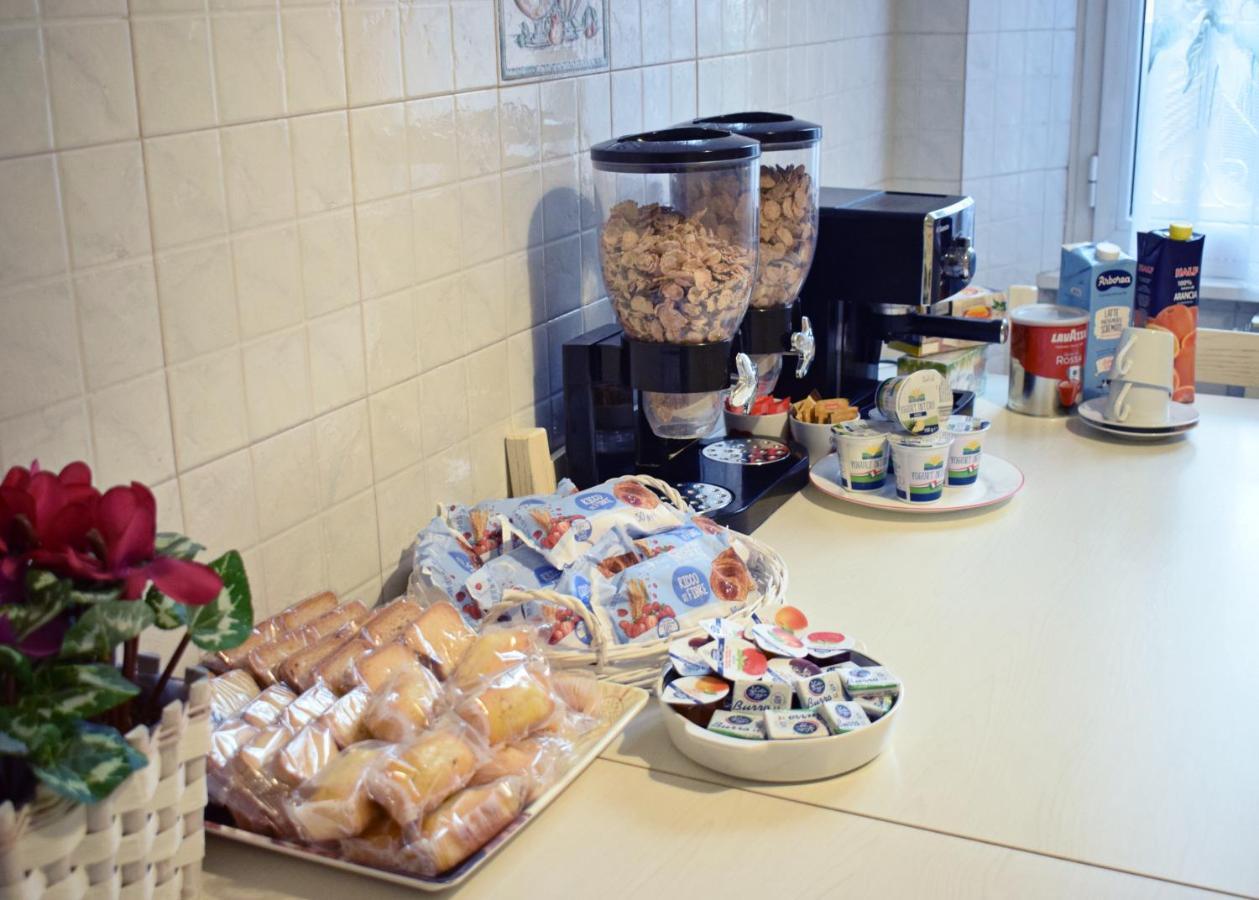 I Petali Guest House Рим Екстериор снимка